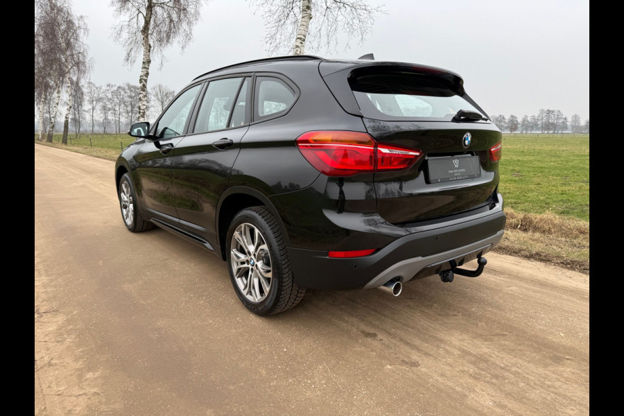 BMW X1 sDrive18i Executive Edition | NED AUTO | HUD | PANORAMADAK | HOGE INSTAP | TREKHAAK |