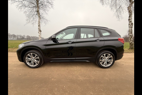BMW X1 sDrive18i Executive Edition | NED AUTO | HUD | PANORAMADAK | HOGE INSTAP | TREKHAAK |