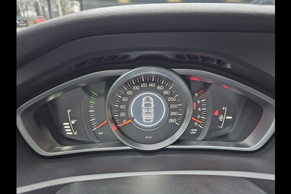Volvo V40 2.0 T3 Momentum | LED | Navigatie | Cruise | LMV |
