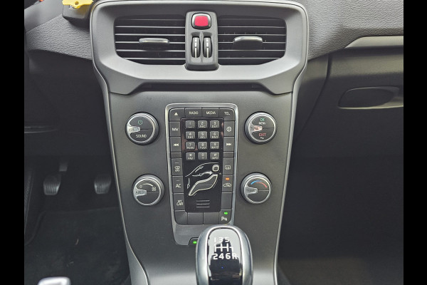 Volvo V40 2.0 T3 Momentum | LED | Navigatie | Cruise | LMV |