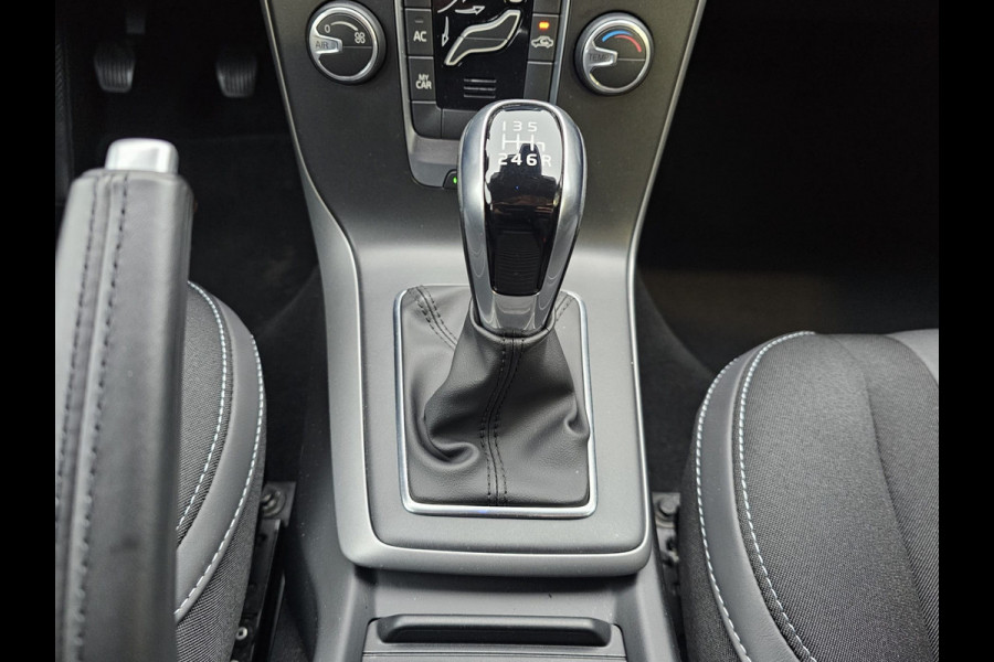 Volvo V40 2.0 T3 Momentum | LED | Navigatie | Cruise | LMV |