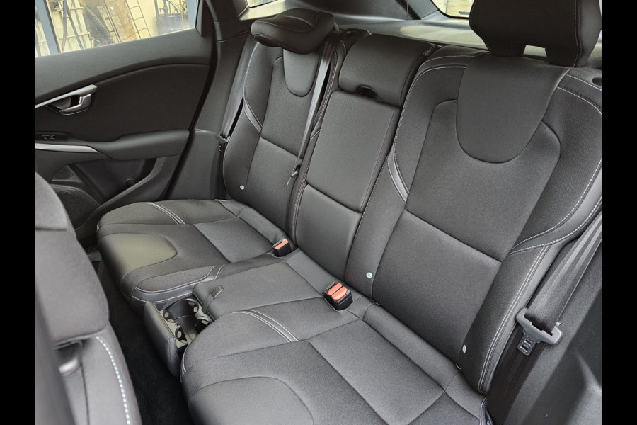 Volvo V40 2.0 T3 Momentum | LED | Navigatie | Cruise | LMV |