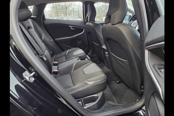 Volvo V40 2.0 T3 Momentum | LED | Navigatie | Cruise | LMV |