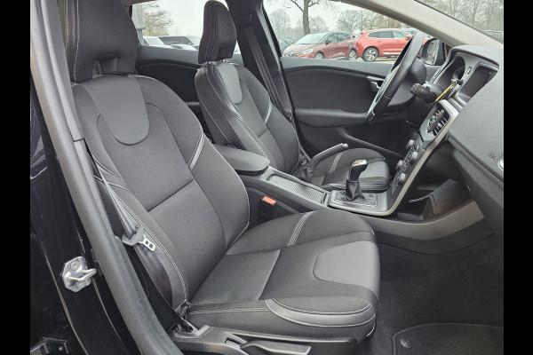 Volvo V40 2.0 T3 Momentum | LED | Navigatie | Cruise | LMV |