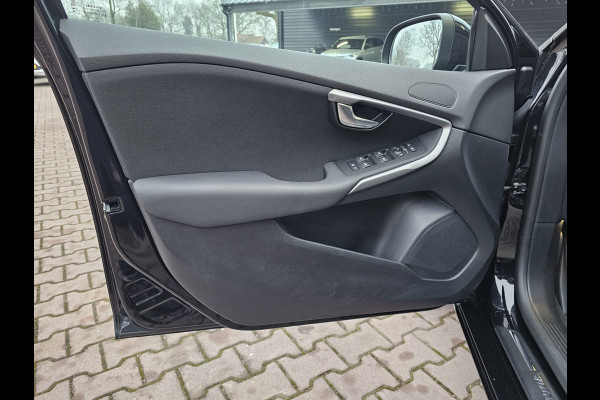 Volvo V40 2.0 T3 Momentum | LED | Navigatie | Cruise | LMV |