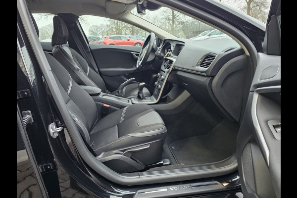 Volvo V40 2.0 T3 Momentum | LED | Navigatie | Cruise | LMV |