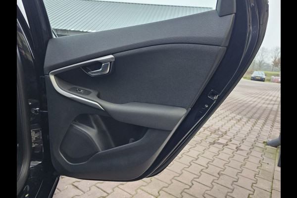 Volvo V40 2.0 T3 Momentum | LED | Navigatie | Cruise | LMV |