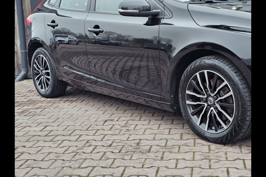 Volvo V40 2.0 T3 Momentum | LED | Navigatie | Cruise | LMV |