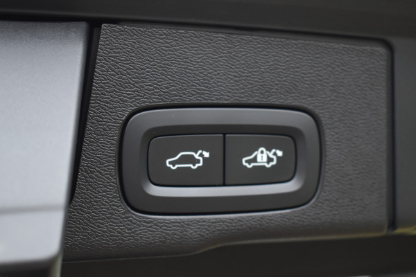 Volvo XC60 T6 350PK Plug-in hybrid AWD Plus Dark | Trekhaak | All seasons | 360 Camera | Panodak | ACC