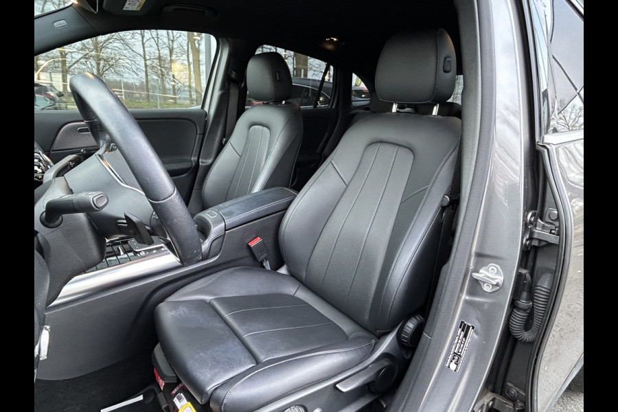 Mercedes-Benz GLA 250e Luxury Plugin Hybride 250e Luxury // Trekhaak // Carplay // Camera // Sfeerverlichting // Widescreen Dashbord