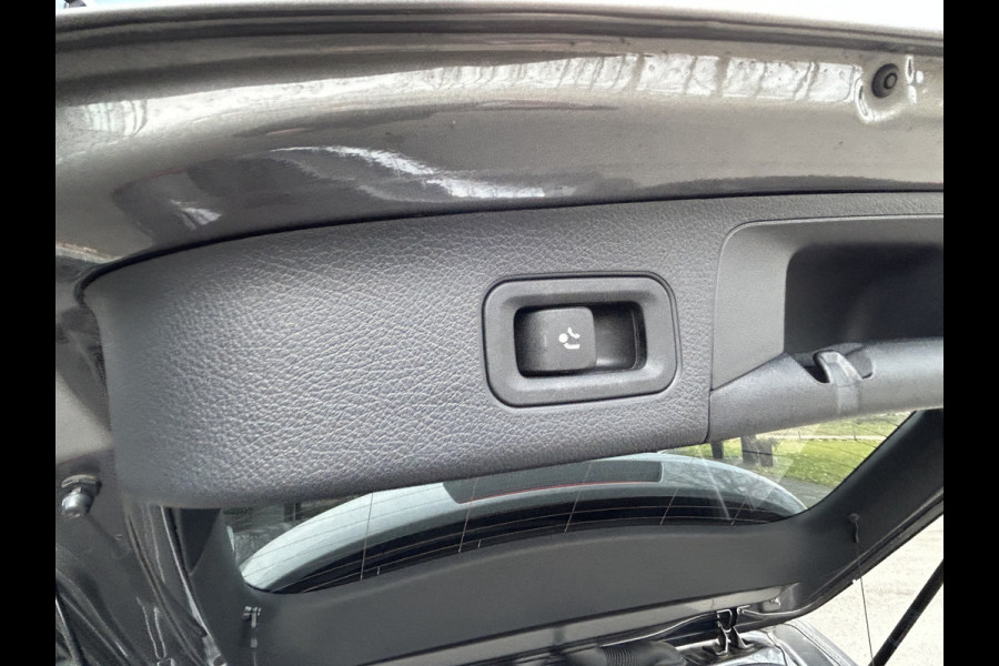 Mercedes-Benz GLA 250e Luxury Plugin Hybride 250e Luxury // Trekhaak // Carplay // Camera // Sfeerverlichting // Widescreen Dashbord