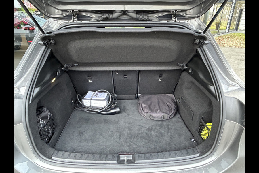 Mercedes-Benz GLA 250e Luxury Plugin Hybride 250e Luxury // Trekhaak // Carplay // Camera // Sfeerverlichting // Widescreen Dashbord