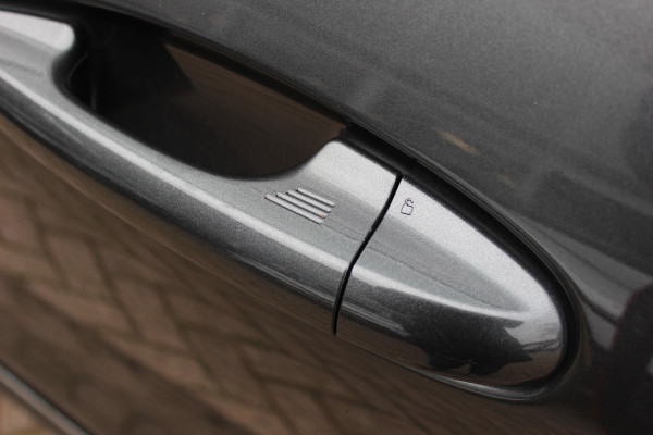 Ford Puma 1.0 EcoBoost Hybrid ST-Line X Vignale 155pk / NL Auto! / Full option! / Trekhaak / Panoramadak / Camera / Leder / CarPlay / B&O / 18'' / Keyless / Stuur+Stoelverwarming / Dodehoek / DAB / Verwarmde voorruit / ACC