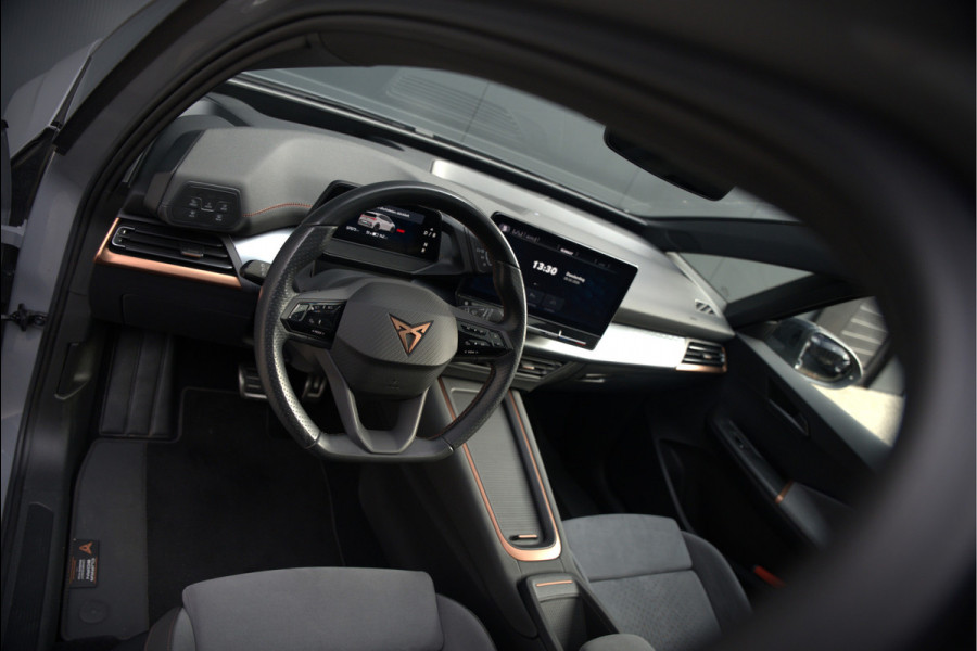 CUPRA Born Copper Edition One 62 kWh | Panoramadak | 360 Camera | Elektrische Stoelen | Massage | Stuurverwarming |  Head-Up Display | Keyless | Adaptive Cruise Control | Stoelverwarming | Apple Carplay | NAP | DAB |