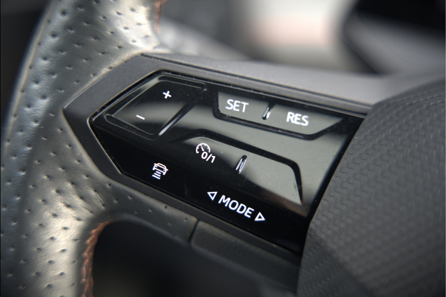 CUPRA Born Copper Edition One 62 kWh | Panoramadak | 360 Camera | Elektrische Stoelen | Massage | Stuurverwarming |  Head-Up Display | Keyless | Adaptive Cruise Control | Stoelverwarming | Apple Carplay | NAP | DAB |