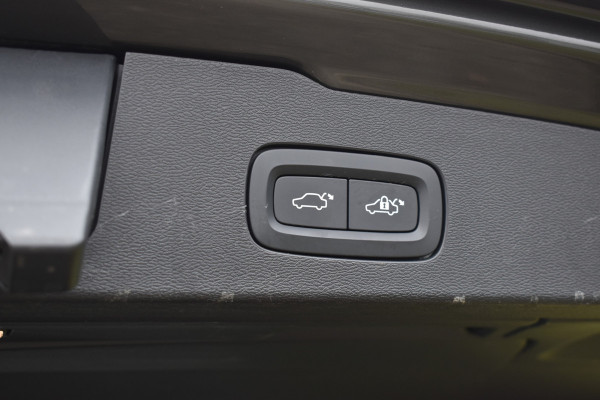 Volvo V60 B3 177PK Automaat Inscription | Trekhaak | ACC | Leder| Stuurverwarming | Elektr. Stoel