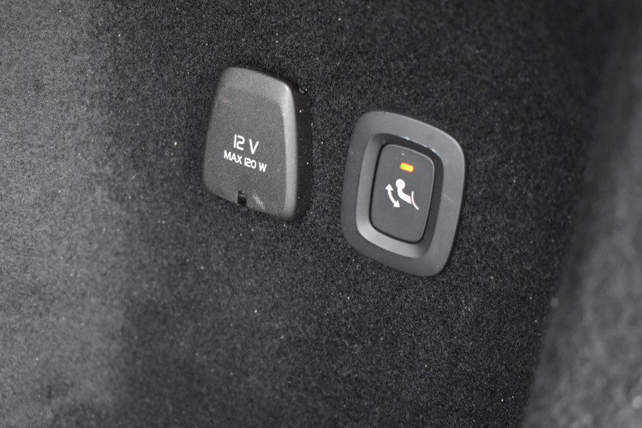 Volvo V60 B3 177PK Automaat Inscription | Trekhaak | ACC | Leder| Stuurverwarming | Elektr. Stoel
