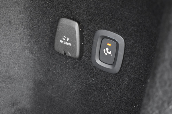 Volvo V60 B3 177PK Automaat Inscription | Trekhaak | ACC | Leder| Stuurverwarming | Elektr. Stoel