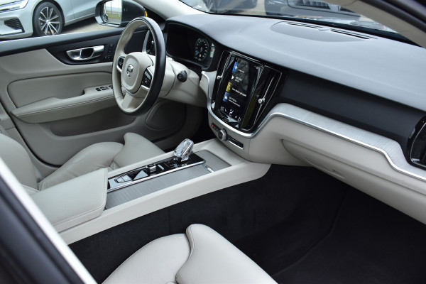 Volvo V60 B3 177PK Automaat Inscription | Trekhaak | ACC | Leder| Stuurverwarming | Elektr. Stoel