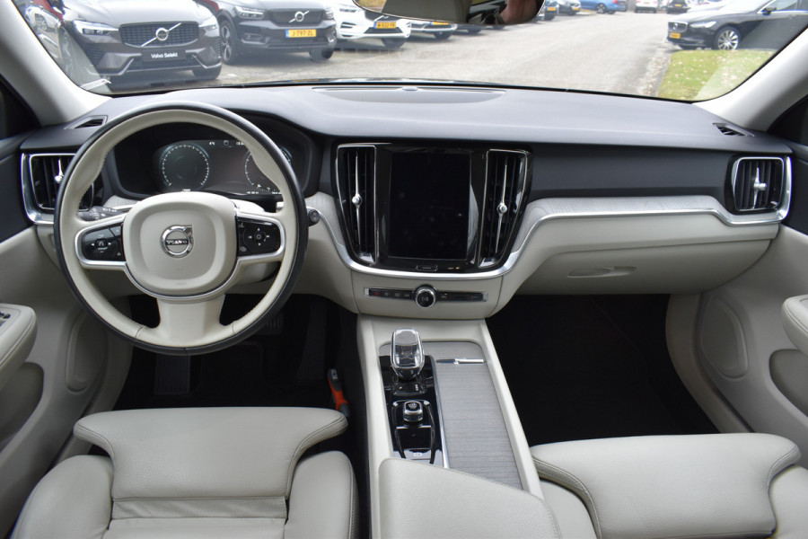 Volvo V60 B3 177PK Automaat Inscription | Trekhaak | ACC | Leder| Stuurverwarming | Elektr. Stoel