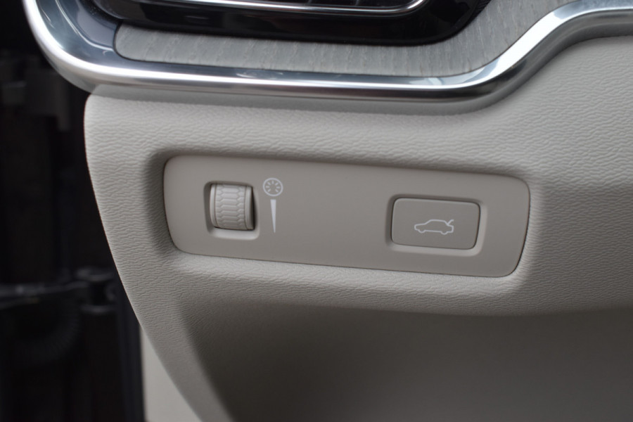 Volvo V60 B3 177PK Automaat Inscription | Trekhaak | ACC | Leder| Stuurverwarming | Elektr. Stoel