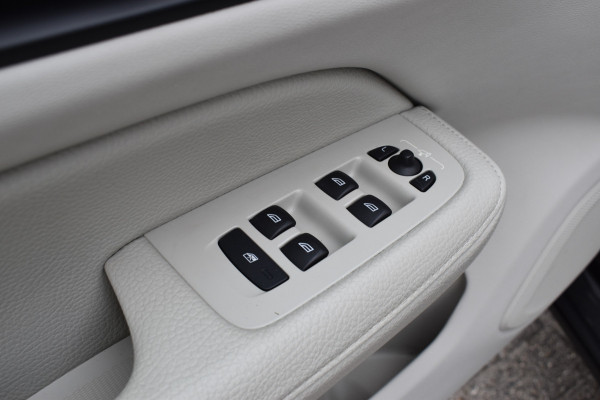 Volvo V60 B3 177PK Automaat Inscription | Trekhaak | ACC | Leder| Stuurverwarming | Elektr. Stoel