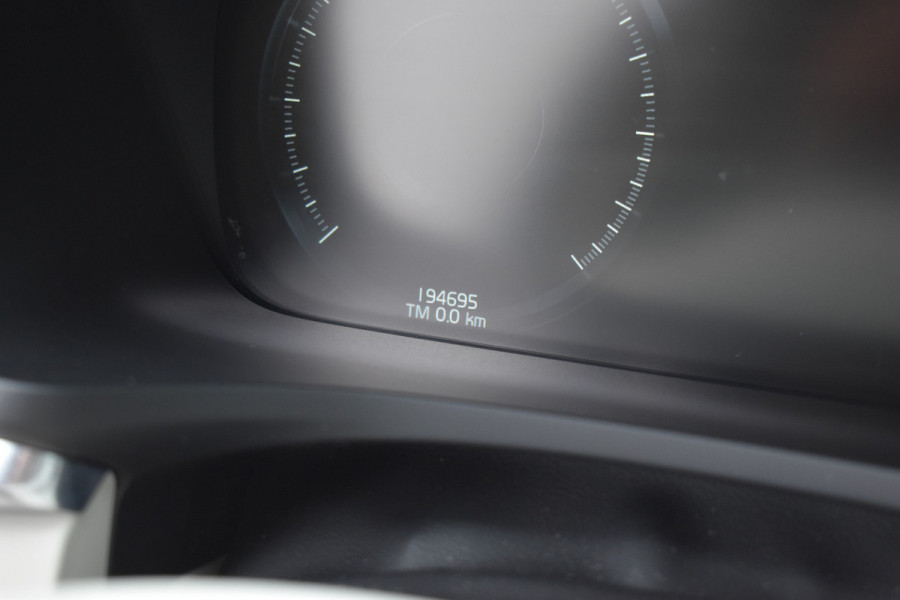 Volvo V60 B3 177PK Automaat Inscription | Trekhaak | ACC | Leder| Stuurverwarming | Elektr. Stoel