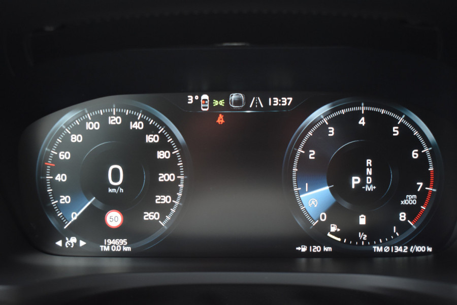 Volvo V60 B3 177PK Automaat Inscription | Trekhaak | ACC | Leder| Stuurverwarming | Elektr. Stoel