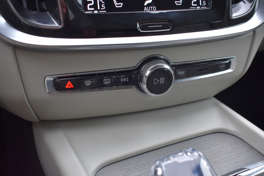 Volvo V60 B3 177PK Automaat Inscription | Trekhaak | ACC | Leder| Stuurverwarming | Elektr. Stoel