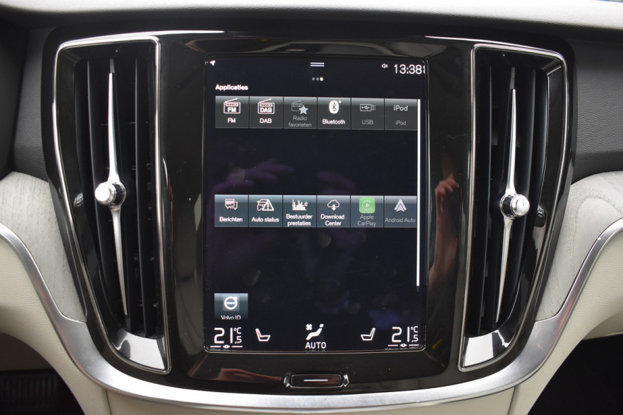 Volvo V60 B3 177PK Automaat Inscription | Trekhaak | ACC | Leder| Stuurverwarming | Elektr. Stoel