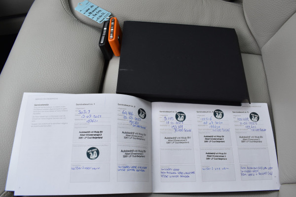 Volvo V60 B3 177PK Automaat Inscription | Trekhaak | ACC | Leder| Stuurverwarming | Elektr. Stoel