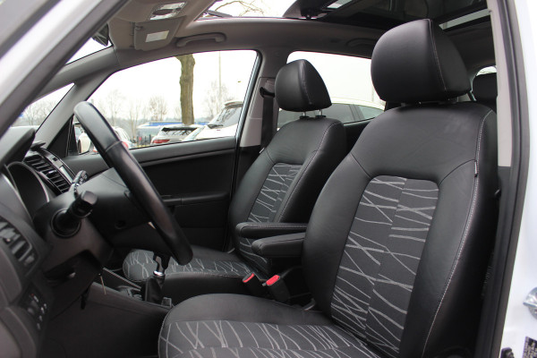 Kia Venga 1.4 CVVT Edition / Panoramadak / Camera / Half leder / Keyless / Navigatie / 16'' / Bluetooth / Armsteun voor