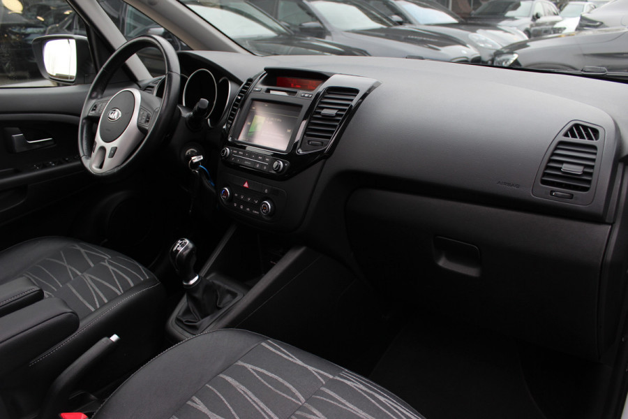 Kia Venga 1.4 CVVT Edition / Panoramadak / Camera / Half leder / Keyless / Navigatie / 16'' / Bluetooth / Armsteun voor