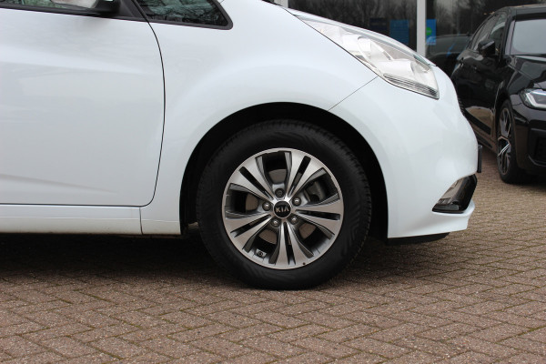 Kia Venga 1.4 CVVT Edition / Panoramadak / Camera / Half leder / Keyless / Navigatie / 16'' / Bluetooth / Armsteun voor