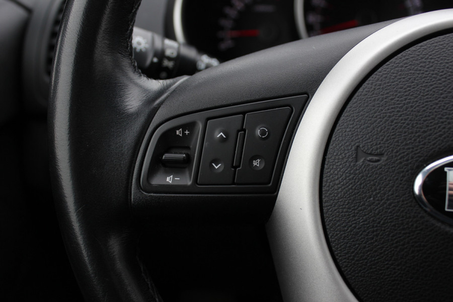 Kia Venga 1.4 CVVT Edition / Panoramadak / Camera / Half leder / Keyless / Navigatie / 16'' / Bluetooth / Armsteun voor