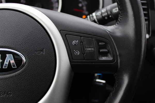 Kia Venga 1.4 CVVT Edition / Panoramadak / Camera / Half leder / Keyless / Navigatie / 16'' / Bluetooth / Armsteun voor