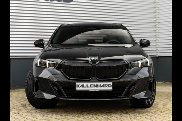 BMW 5 Serie Touring 530e M-Sport Pro - Pano - M-Zetels - Bowers & Wilkins - ACC - 21 inch