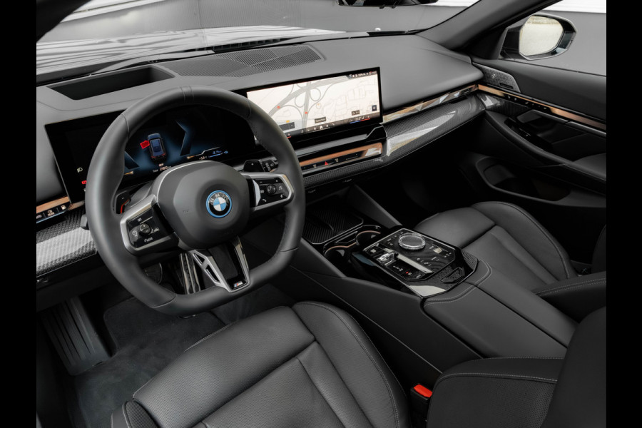 BMW 5 Serie Touring 530e M-Sport Pro - Pano - M-Zetels - Bowers & Wilkins - ACC - 21 inch