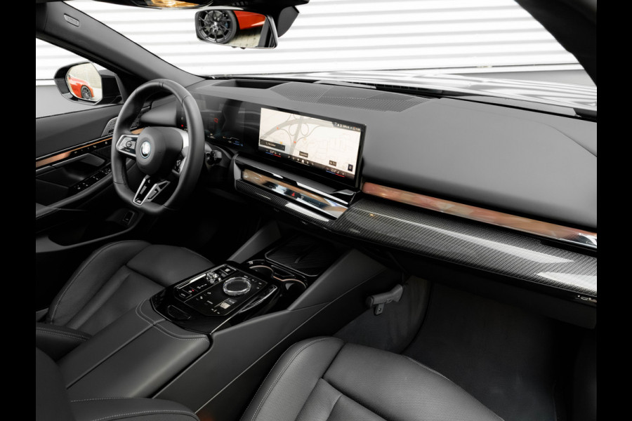 BMW 5 Serie Touring 530e M-Sport Pro - Pano - M-Zetels - Bowers & Wilkins - ACC - 21 inch