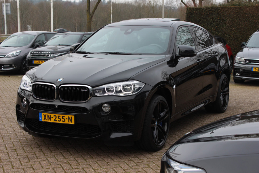 BMW X6 M / NL Auto! / Full option! / NIEUWSTAAT! / Trekhaak / Schuifdak / 360Camera / Carbon intr. / B&O / Softclose / Leder / 21'' / Standkachel / Entertainment System / Luchtvering / Stoelventilatie