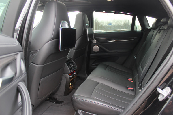 BMW X6 M / NL Auto! / Full option! / NIEUWSTAAT! / Trekhaak / Schuifdak / 360Camera / Carbon intr. / B&O / Softclose / Leder / 21'' / Standkachel / Entertainment System / Luchtvering / Stoelventilatie