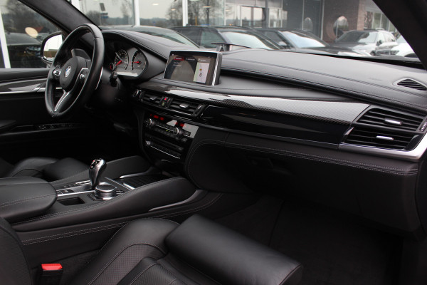 BMW X6 M / NL Auto! / Full option! / NIEUWSTAAT! / Trekhaak / Schuifdak / 360Camera / Carbon intr. / B&O / Softclose / Leder / 21'' / Standkachel / Entertainment System / Luchtvering / Stoelventilatie