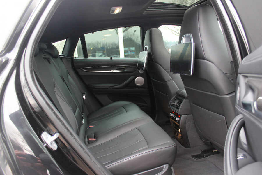 BMW X6 M / NL Auto! / Full option! / NIEUWSTAAT! / Trekhaak / Schuifdak / 360Camera / Carbon intr. / B&O / Softclose / Leder / 21'' / Standkachel / Entertainment System / Luchtvering / Stoelventilatie