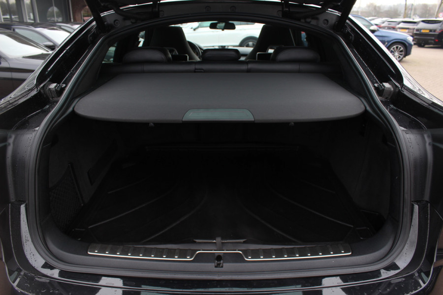 BMW X6 M / NL Auto! / Full option! / NIEUWSTAAT! / Trekhaak / Schuifdak / 360Camera / Carbon intr. / B&O / Softclose / Leder / 21'' / Standkachel / Entertainment System / Luchtvering / Stoelventilatie