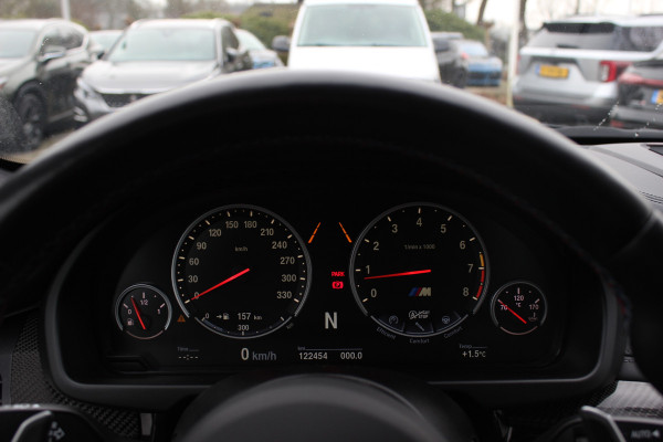 BMW X6 M / NL Auto! / Full option! / NIEUWSTAAT! / Trekhaak / Schuifdak / 360Camera / Carbon intr. / B&O / Softclose / Leder / 21'' / Standkachel / Entertainment System / Luchtvering / Stoelventilatie