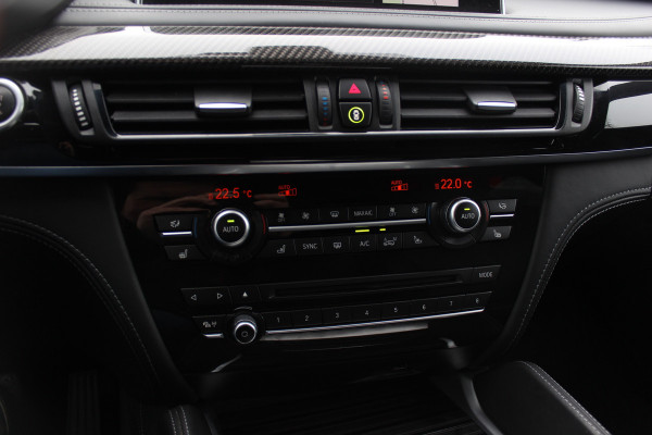 BMW X6 M / NL Auto! / Full option! / NIEUWSTAAT! / Trekhaak / Schuifdak / 360Camera / Carbon intr. / B&O / Softclose / Leder / 21'' / Standkachel / Entertainment System / Luchtvering / Stoelventilatie