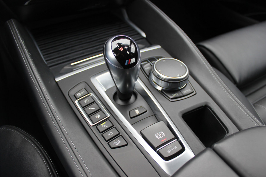 BMW X6 M / NL Auto! / Full option! / NIEUWSTAAT! / Trekhaak / Schuifdak / 360Camera / Carbon intr. / B&O / Softclose / Leder / 21'' / Standkachel / Entertainment System / Luchtvering / Stoelventilatie