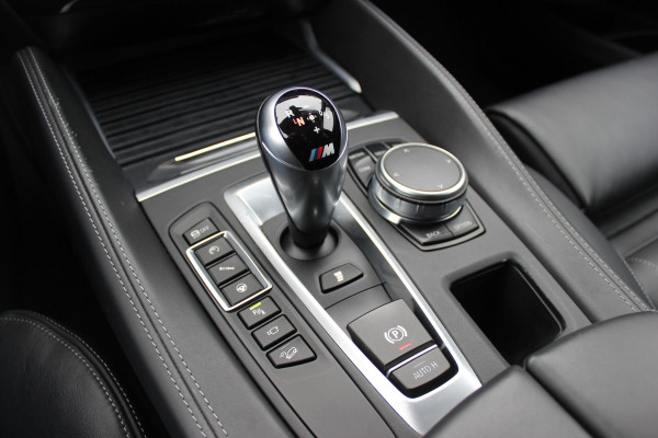 BMW X6 M / NL Auto! / Full option! / NIEUWSTAAT! / Trekhaak / Schuifdak / 360Camera / Carbon intr. / B&O / Softclose / Leder / 21'' / Standkachel / Entertainment System / Luchtvering / Stoelventilatie