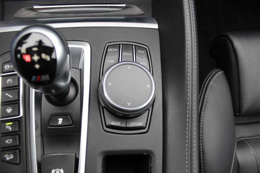 BMW X6 M / NL Auto! / Full option! / NIEUWSTAAT! / Trekhaak / Schuifdak / 360Camera / Carbon intr. / B&O / Softclose / Leder / 21'' / Standkachel / Entertainment System / Luchtvering / Stoelventilatie
