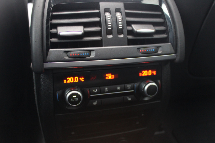 BMW X6 M / NL Auto! / Full option! / NIEUWSTAAT! / Trekhaak / Schuifdak / 360Camera / Carbon intr. / B&O / Softclose / Leder / 21'' / Standkachel / Entertainment System / Luchtvering / Stoelventilatie